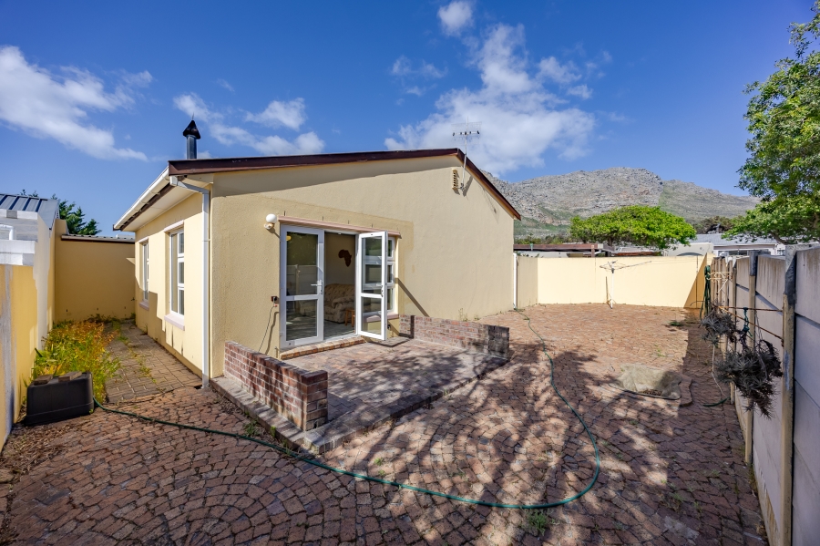 2 Bedroom Property for Sale in Lakeside Western Cape